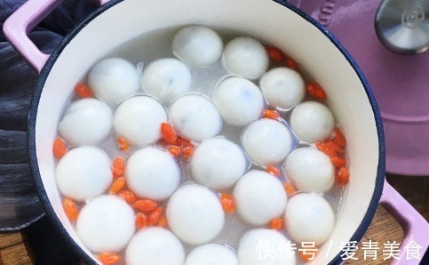 冻汤圆|煮冻汤圆,别直接开水下锅!大厨教你5点,汤圆软糯好吃不开裂