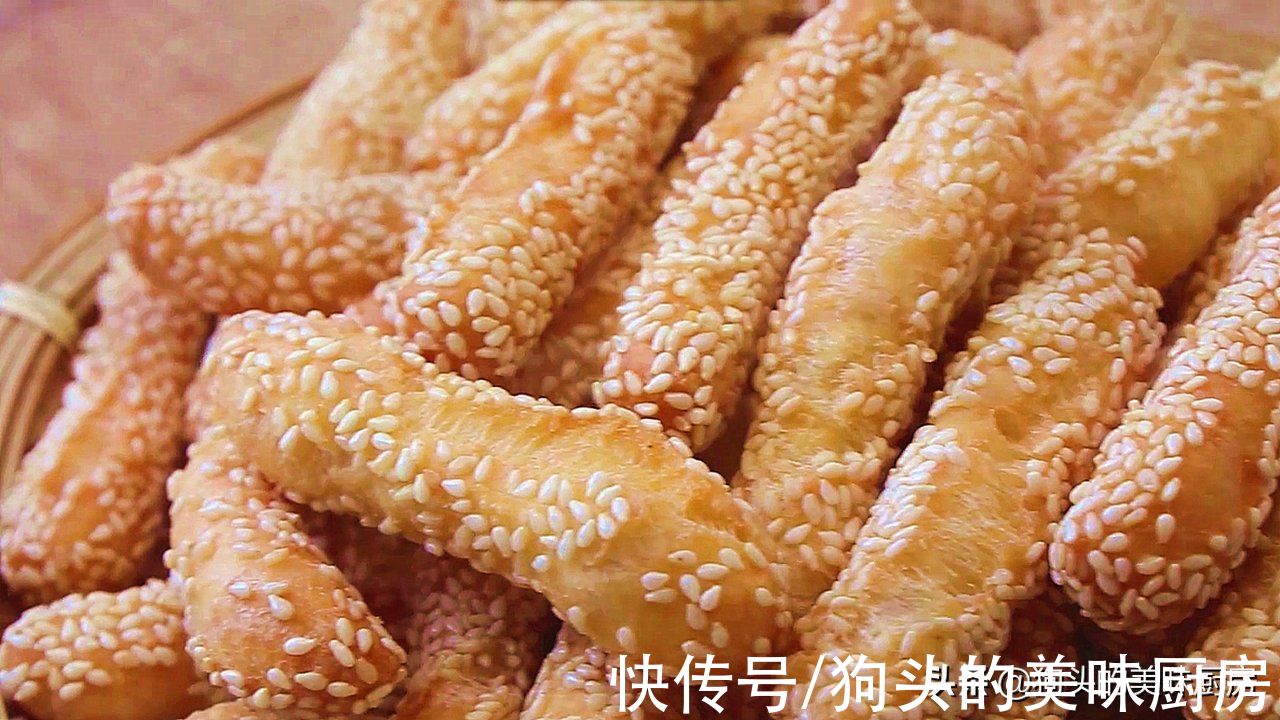 5块钱一斤的手指饼，2碗面粉1个鸡蛋，教你在家做，香酥可口