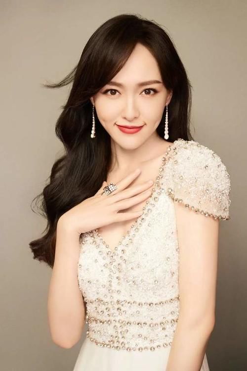 巧克力|今年冬季流行染“奶茶色”,看似低调却很有质感,不换发型也时髦