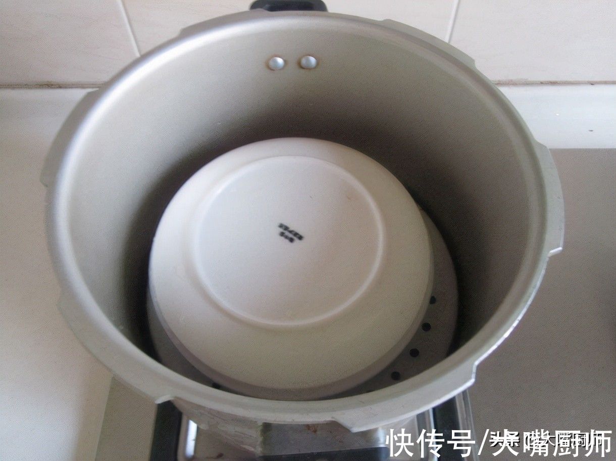 ?老广教你梅菜扣肉的地道做法，好吃的关键有3点，口感酥烂味道香