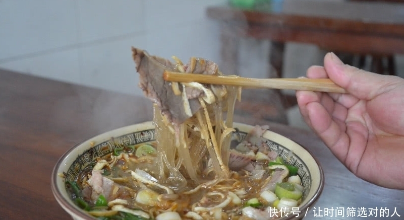  特色|奇闻：河南大叔卖特色“豆腐菜”，一天卖四五百碗，食客：好吃不