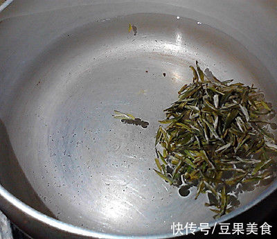 绿茶|#一口新年味，全家享佳味# 桂圆玫瑰花枣茶