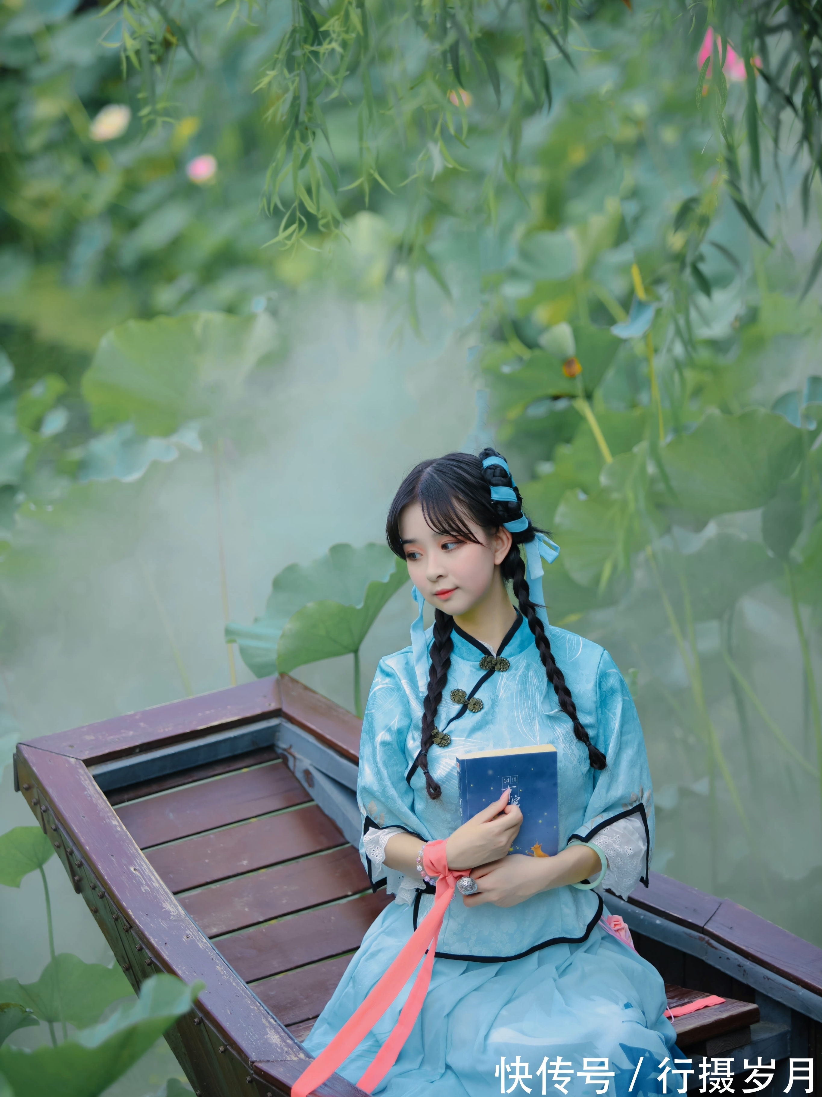 静好$我,就依着这片静好,翻阅着一本莲意楚楚的书