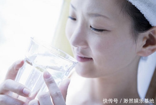 柠檬健康咖|老得慢的女人,大多经常做4件事,其实并不难做到