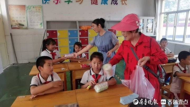 孩子们|乡村小学里的公益中秋节活动：和孩子们在一起，说说知心话