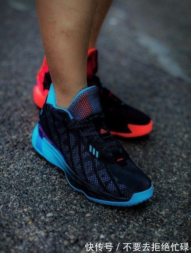 lightstrike 鸳鸯撞色+裸眼3D!上脚这双鞋,谁都忍不住多看两眼