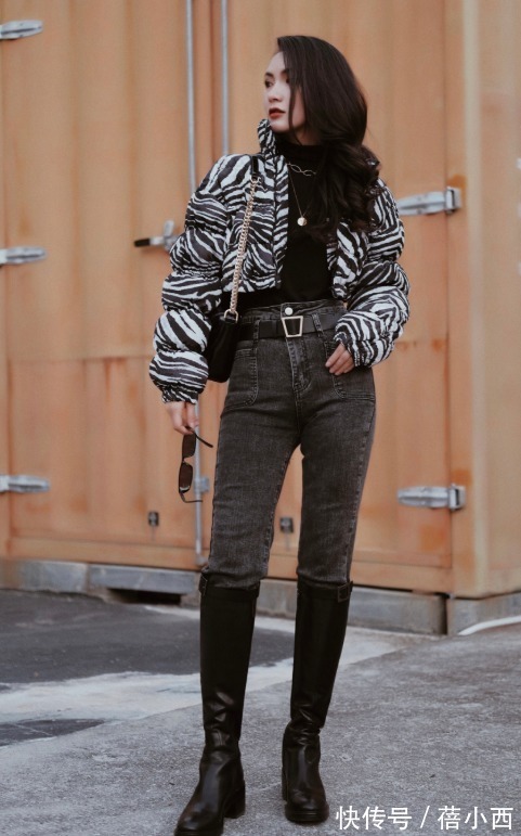 毛毛领 今年羽绒服“穿短不穿长”,搭配牛仔裤真洋气,搭配半身裙好高级