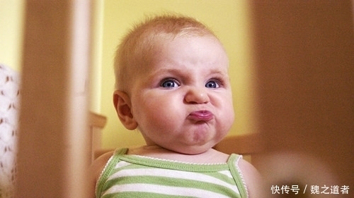 小宝宝|可怜的小宝宝吃柠檬，看得都酸爽，等我有娃我也要试试！