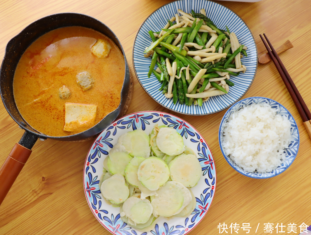 两口子的晚餐，每天3个菜伙食费才30多，荤素搭配，吃得香