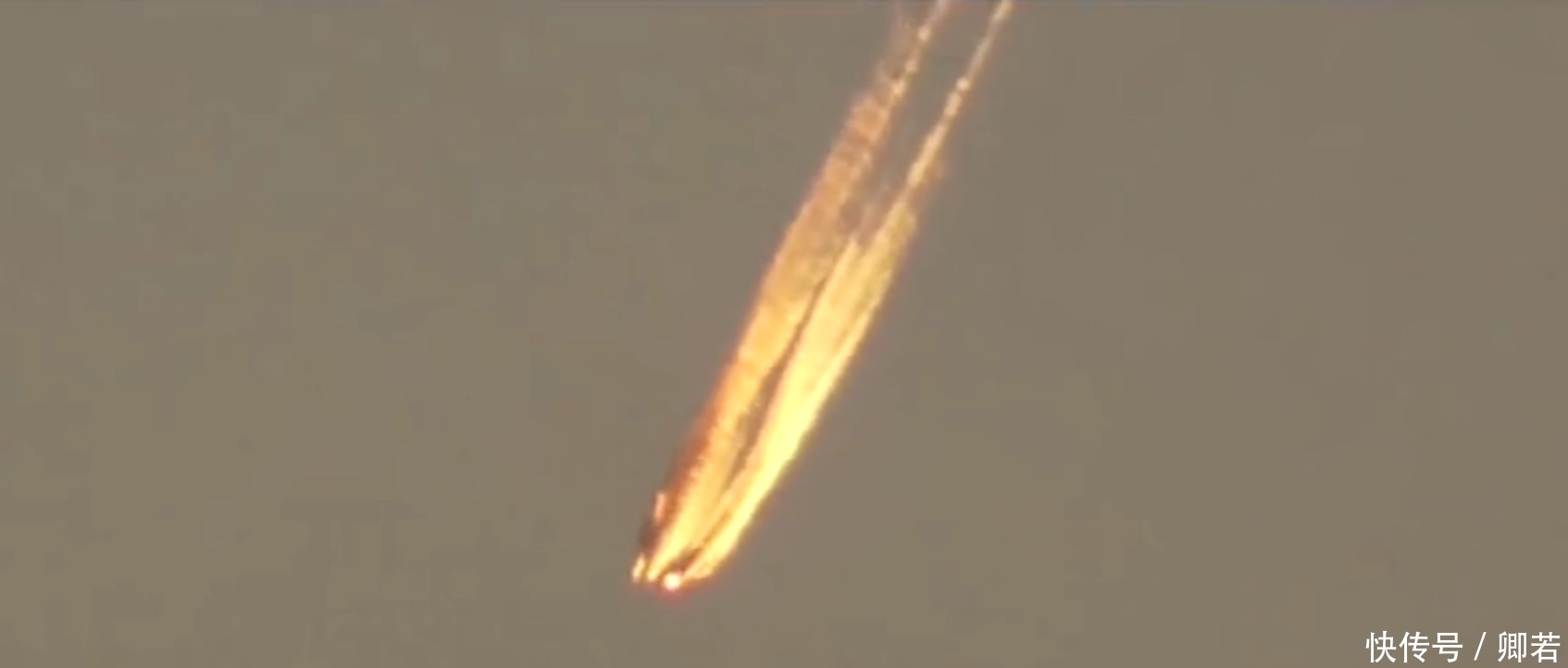 美国上空再次出现奇怪发光物，这是本月出现的第三起天降异物！