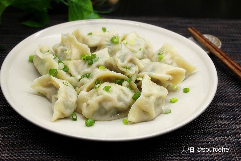  奶奶|冬至饺子这样做，皮薄馅大汁多，Q弹不易破，馅料实惠又鲜美
