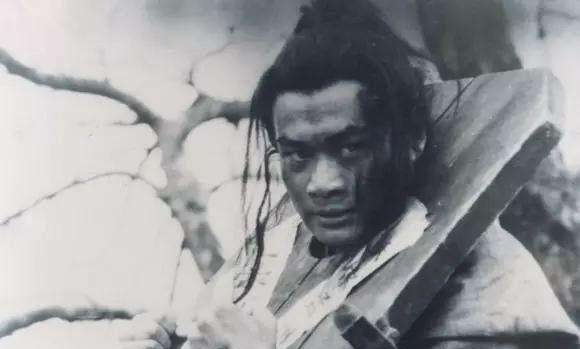  寒心|让武松对宋江彻底寒心的，不是招安，而是宋江在陈桥驿这一刀！