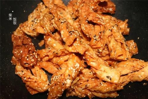 这小点心，外面卖12一斤，自己在家做，3元馄饨皮做一大筐