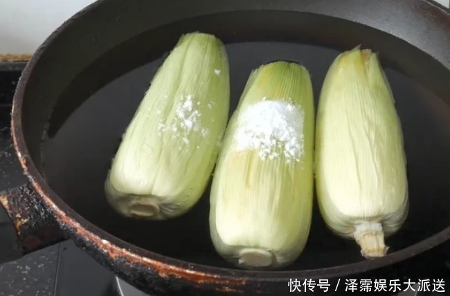 煮玉米,最忌直接放水里煮!牢记这4点,玉米又香又甜,软糯营养