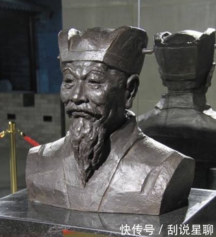 一个能和鲁班比较的能人,在十八岁的时候,设计百年不倒的天安门