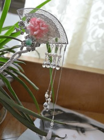 花儿|杜甫很感伤的一首诗，短短4句，写尽山河沦陷的悲伤，催人泪下