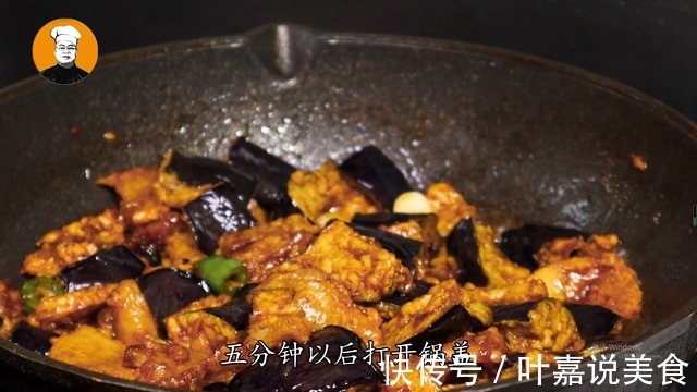 茄子别直接炒着吃了,淋入2个鸡蛋,我家一周吃3次,营养又解馋