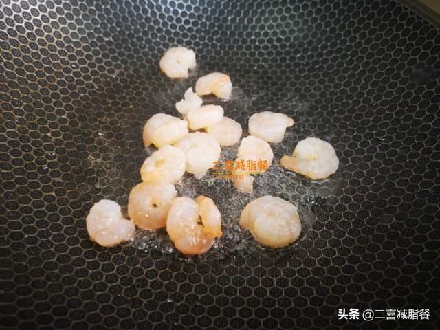 炒饭|450大卡的减脂午餐,用了7种食材,简单一锅炒,太适合上班族了