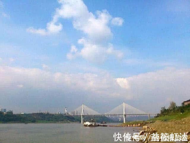 大别山下，淠水河中，此鱼甚多，我们本地人叫它“船钉”