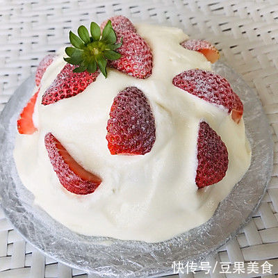 吃着比肉还鲜，嘴馋就吃冬日限定～草莓爆浆蛋糕