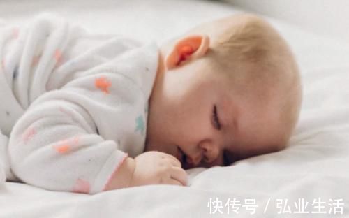 哄睡|宝宝不睡就代表不困？家长错误的哄睡方式，会给孩子“拖后腿”