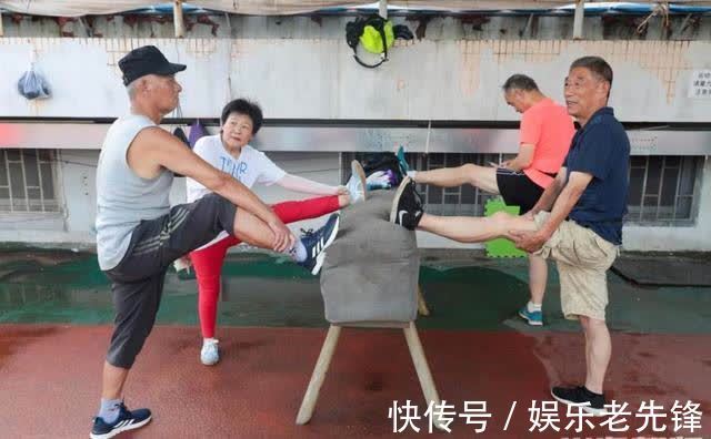 半岛|半岛聚焦丨夏日热练!弘诚体育场日均迎客七千,有人专门开车来运动