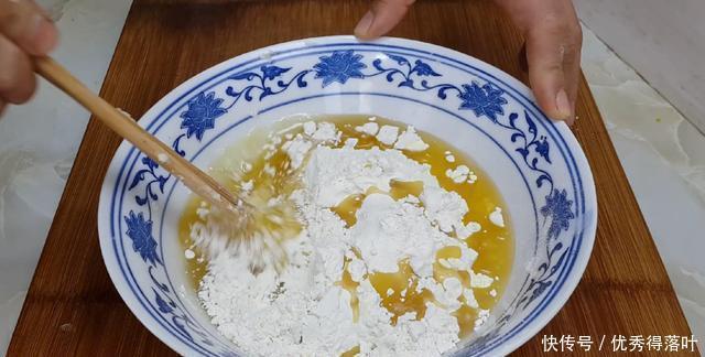 油酥|烧饼这样做才香酥，锅里烙一烙，比买的还好吃，咬一口就香酥掉渣