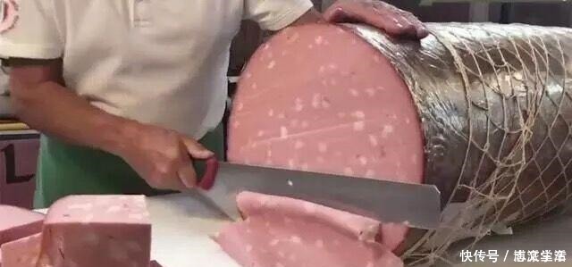 这家抠门儿餐厅厉害啦，1根火腿肠卖一整年，连康师傅都甘拜下风