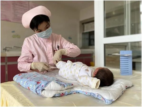 宝妈|300斤孕妈生下11斤娃,过程太惊险