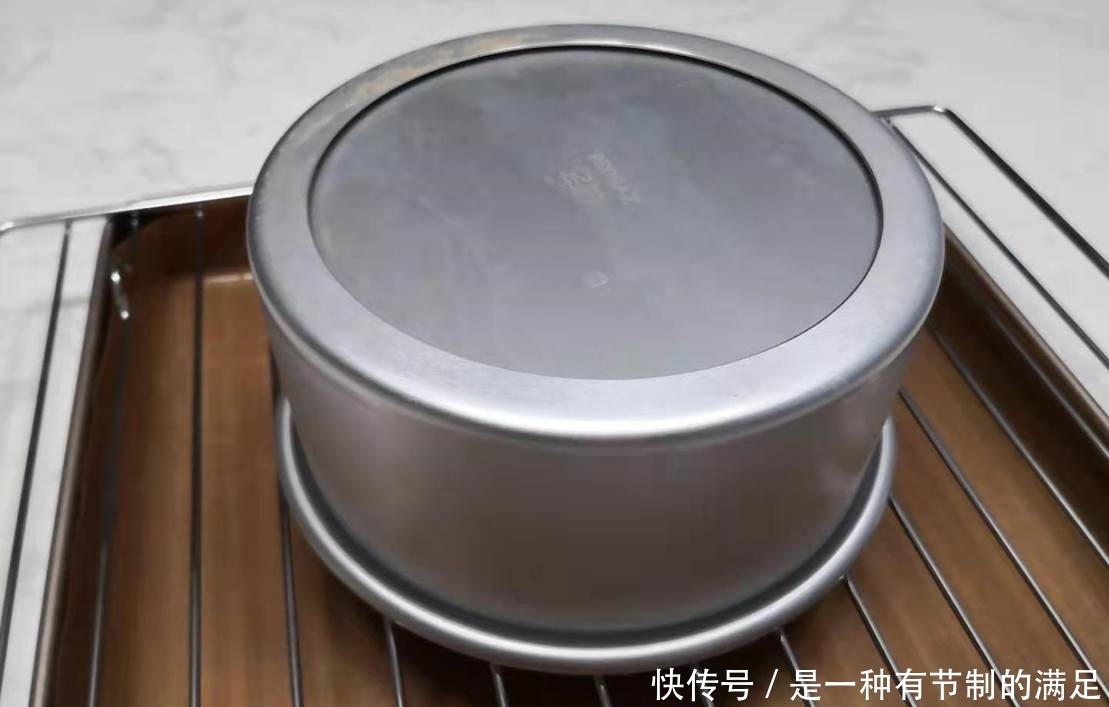 做好这一步,普通的戚风蛋糕,也能拥有“水光肌”