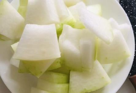 冬瓜海带汤|七月天热爱出汗，多给家人煮这碗汤，含钾量高，精神饱满过夏天！