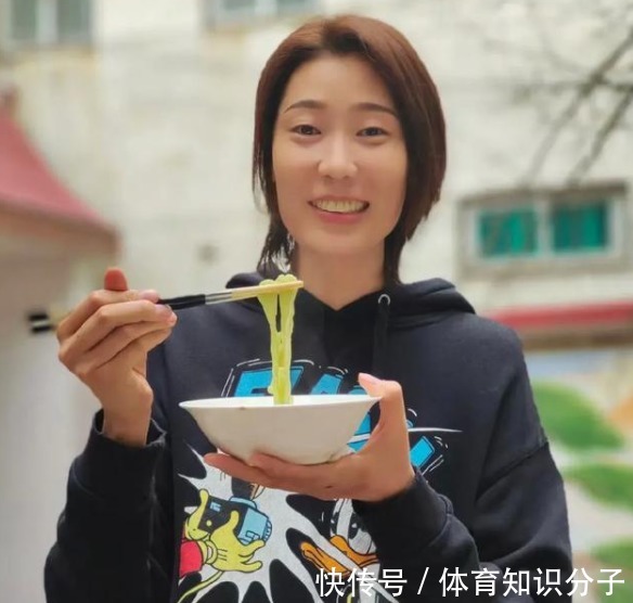 近况|女排队长朱婷晒最新近况,全新造型笑容干净温暖,一改往日风格