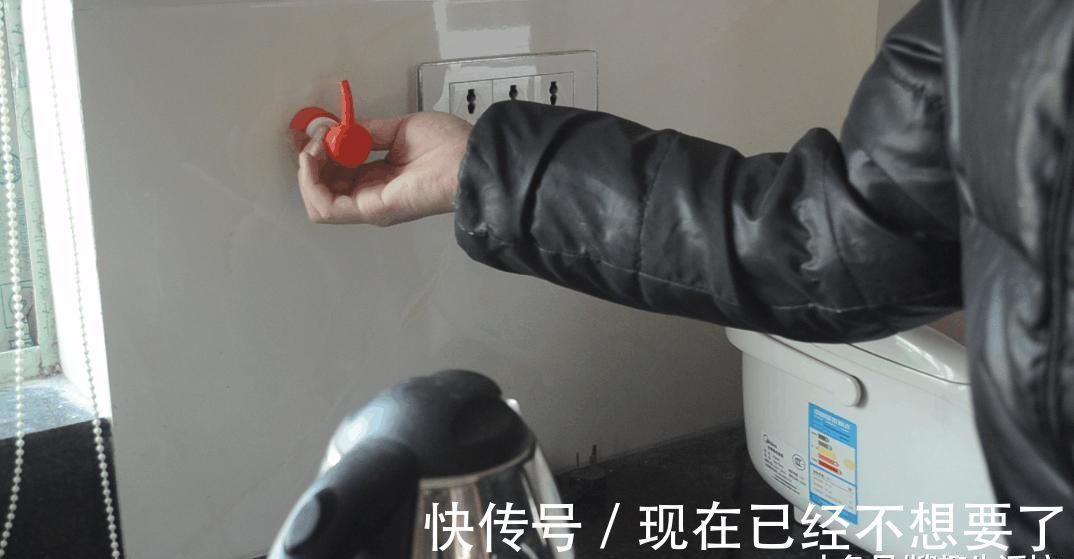 热熔胶|洗洁精上按压喷头别扔了, 这样改造放家里太实用了, 家家户户都需要