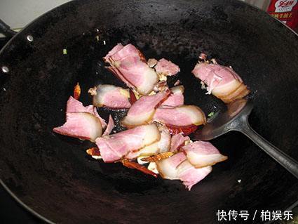 炒蒜苔时,直接炒大错特错,多加这一步,蒜苔好吃又好看