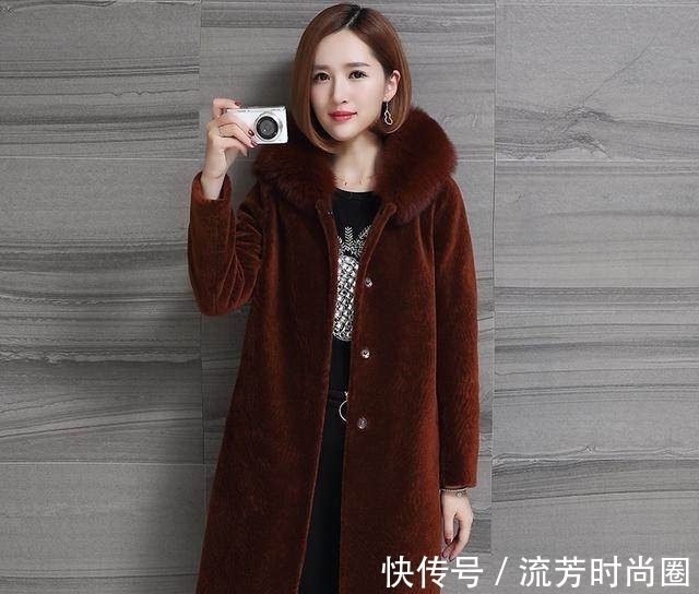女人 今年流行的几款外套,50岁女人穿上年轻最少10岁,太好看了