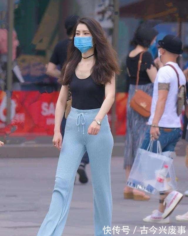 打底裤 个性独特的打底裤穿搭稳重有气质，娇容与景致相辅相成，简单时尚！