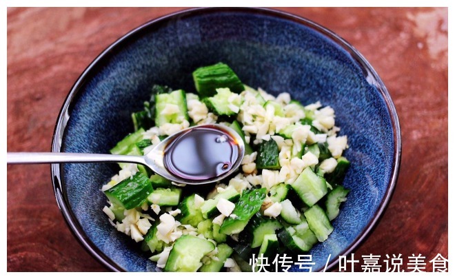 小菜铺老板自制凉拌菜，10人8个用错“水”，难怪味道不酸脆