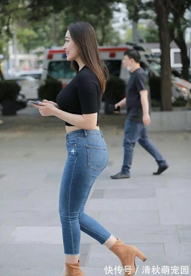 穿搭","m":"87fb0311c5d3e73e12bcef106c1dc07c655b59aa","nlabel":"stat_3259287735:zm.news.so.com:5LmQ5LmQ54ug5b+r5LmQ,pageType_zmt,glevel_3","ntag":"tfashion;sfashion_时尚;kfashion_1:时尚;kfashion_1:穿搭;kfashion_1:包臀裙;ca