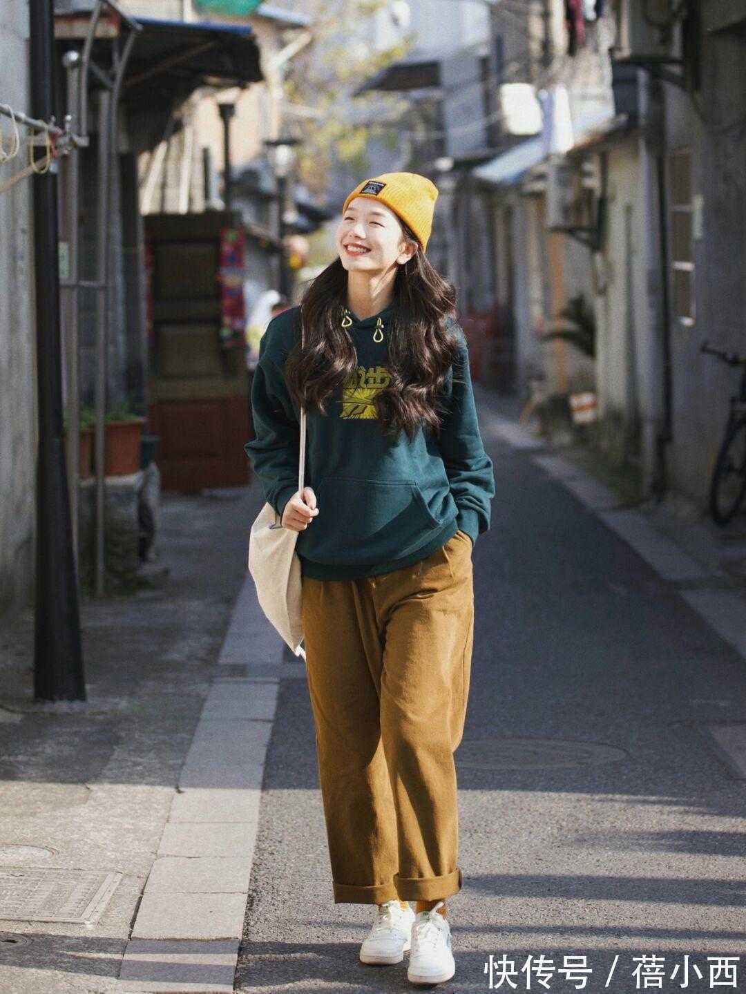 百搭 早春卫衣搭配指南:买这4种流行颜色就够了,百搭显白又不挑身材