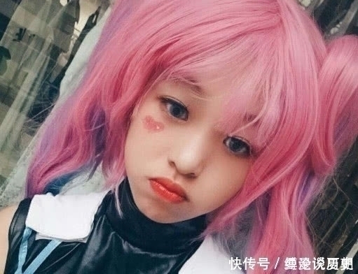 安琪拉|14岁萝莉COS安琪拉,却被“阴阳袜”抢镜:你还是个孩子啊!