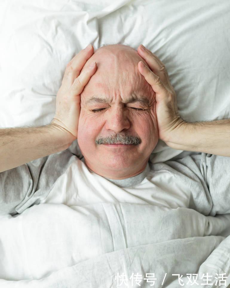 老人|老人早上醒来,第一件事不是排便,也不是喝水,越早知道越好
