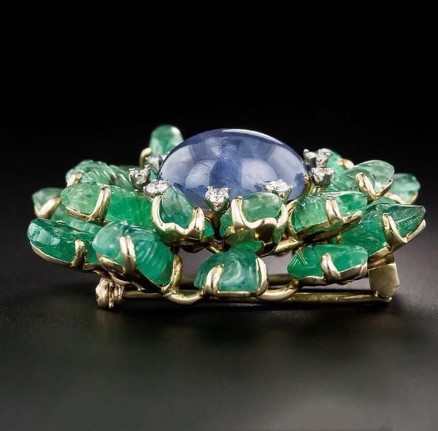 吊坠是女性的重要标志,更具历史意义,复古设计宝石更显收藏价值