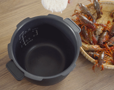 好吃|当小龙虾遇上盖浇饭，好吃到盘子都舔干净了！——小龙虾盖浇饭