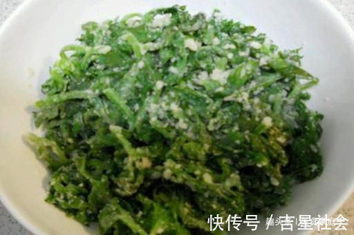 空干|吃芹菜,很多人都把最有营养的部分扔了,简单一蒸,我家都爱吃