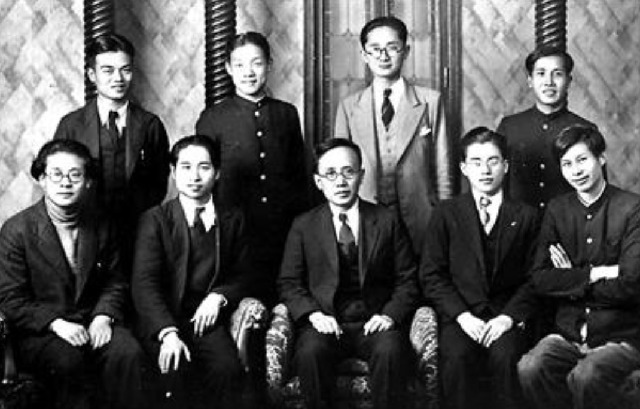 七言诗$同是文豪，郭沫若和鲁迅的水平到底相差多少两首七律，高下立判