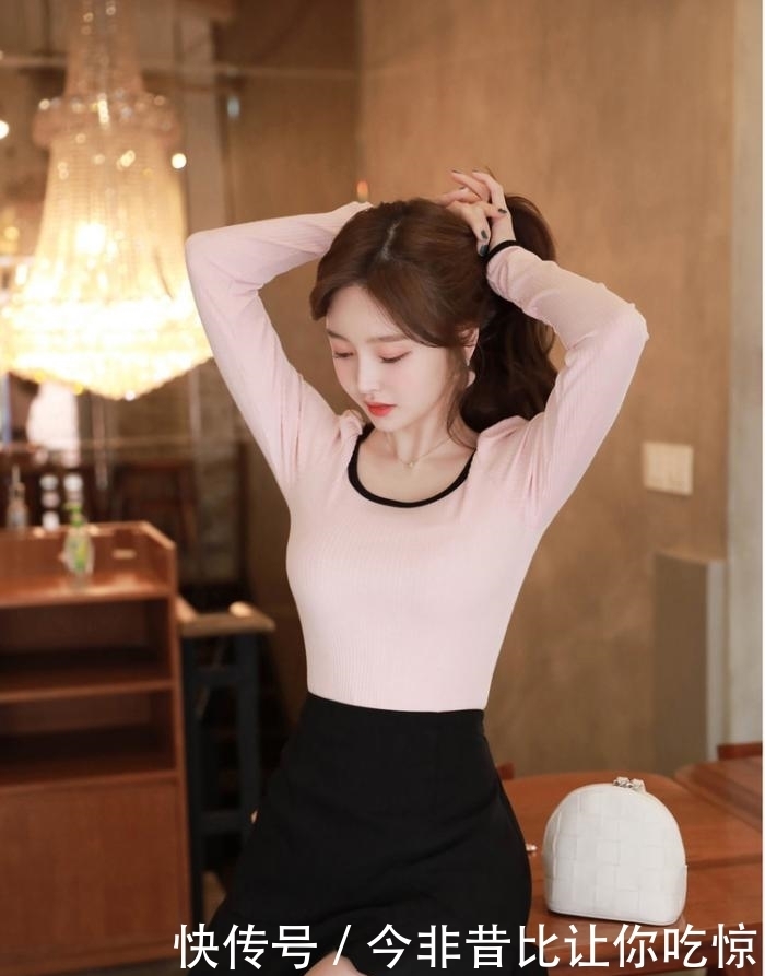 黑色高腰短裙,裙摆处不规则设计,个性时尚