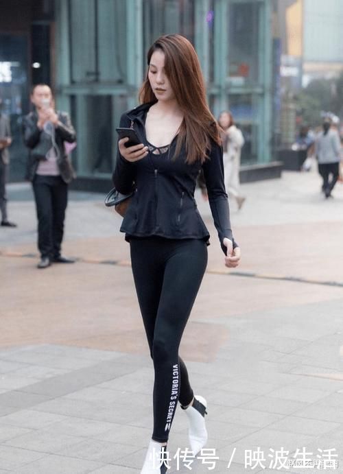 造型感|黑色和白色的经典搭配从不过时，纯净风格很迷人