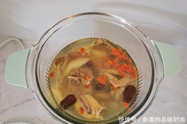  养生锅|一鸽胜九鸡，天冷多喝鸽子汤，这样炖汤鲜美味无腥味，营养滋补