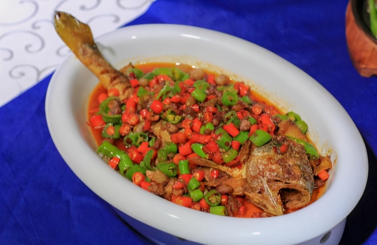 油炸|做鱼时,去腥加料酒和醋都大错特错,大厨教你正确做法,上桌扫光