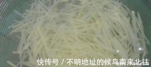 翠儿|炒土豆丝时,到底是泡水还是焯水,很多人做错,难怪土豆不香脆